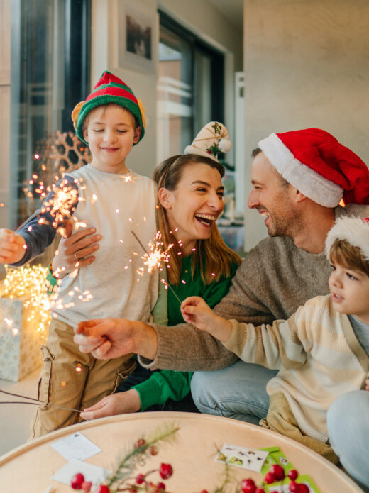 Χριστούγεννα με την οικογένειά - 7 δημιουργικοί τρόποι να γιορτάσεις με ασφάλεια