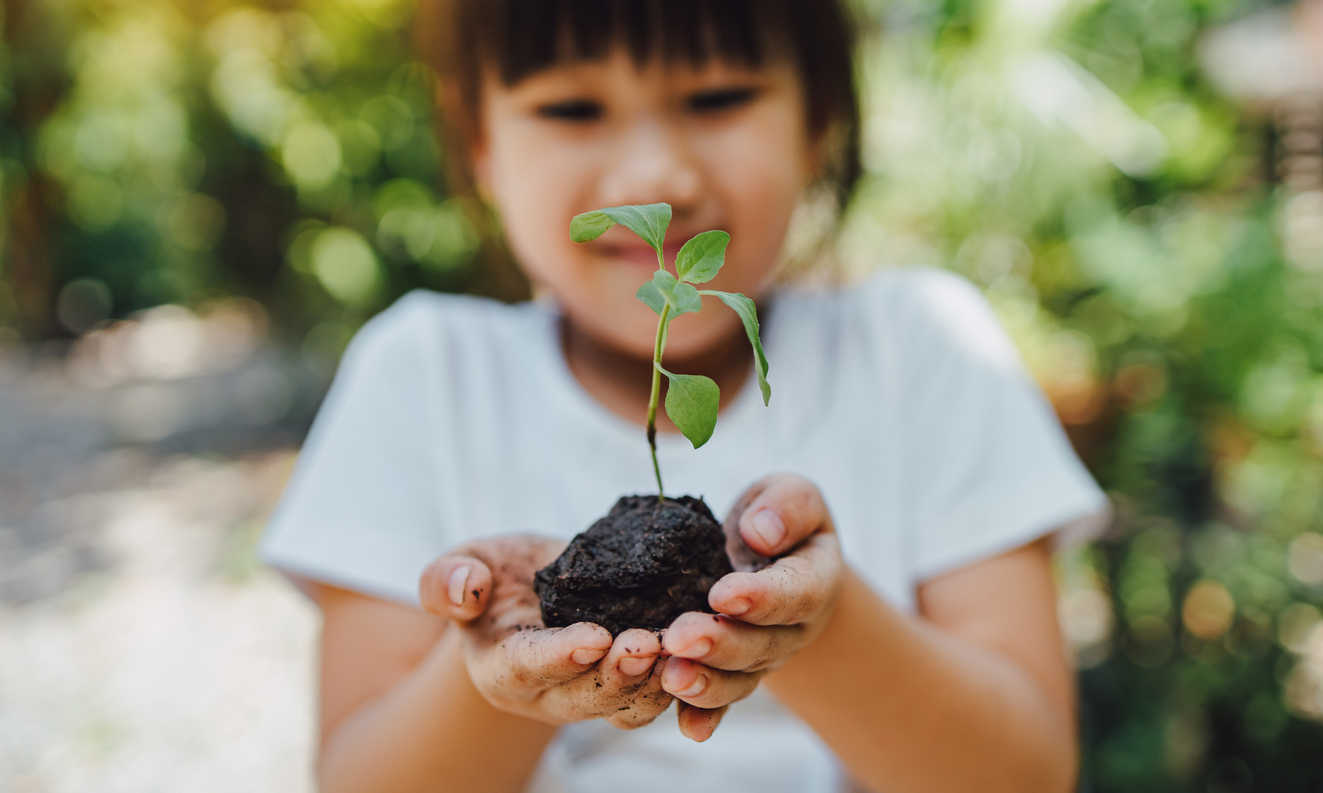 Ημέρα της Γης – Πώς θα μεγαλώσεις ένα παιδί που θα σέβεται το περιβάλλον;
