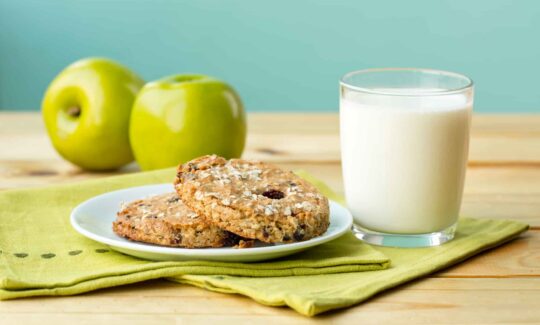 Φθινοπωρινές συνταγές για παιδιά: Μπισκότα μήλου και Brownies χωρίς ζάχαρη