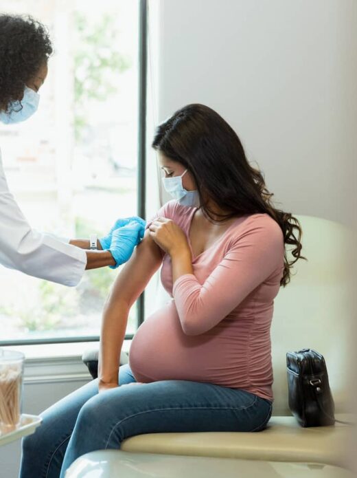 Εμβόλιο Covid-19 και εγκυμοσύνη: Ποια άλλα εμβόλια συστήνονται κατά την κύηση