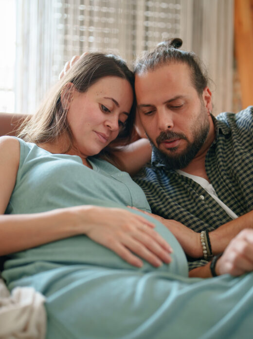 Κινήσεις Εμβρύου στην Κοιλιά: Τι Πρέπει να Περιμένω;