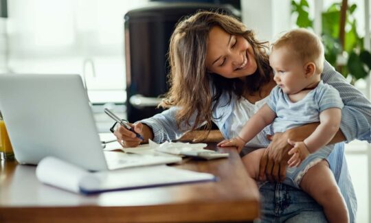 Εργαζόµενη μητέρα - πρακτικές λύσεις και συµβουλές