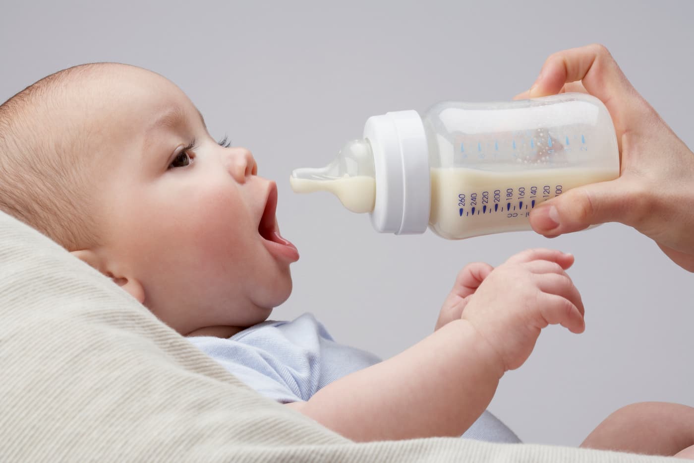 Πότε και πώς να αποστειρώνεις το μπουκάλι του μωρού σου