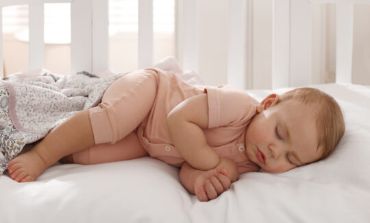 Ο ύπνος του Μωρού - Τελικά πως Πρέπει να Κοιμάται το Βρέφος;