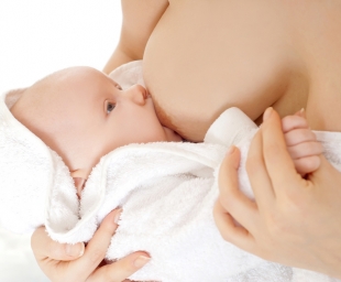 Για την επιτυχία του μητρικού θηλασμού χρειάζεται η σωστή ενημέρωση της μητέρας
