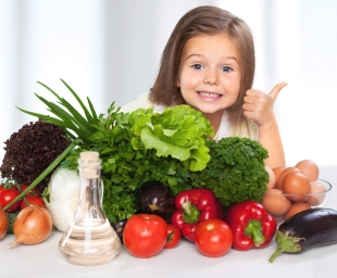 Έξυπνα tips για να μάθει το παιδί μας να τρώει όλες τις τροφές