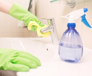 Πώς θα καθαρίσετε οικολογικά το σπίτι σας χωρίς τη χρήση χημικών