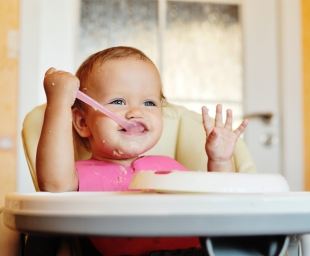 10 συμβουλές για τα πρώτα γεύματα του μωρού