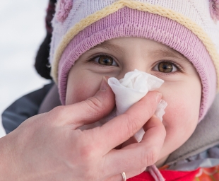 ΡΙΝΙΚΗ ΣΥΜΦΟΡΗΣΗ: Οι πρώτες βοήθειες σε μία «κρυωμένη» μύτη.