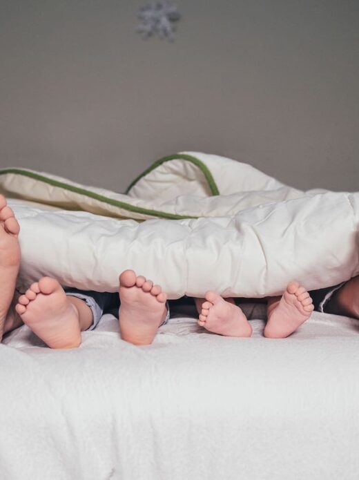 Μωρό και γονείς: Τελικά πρέπει να κοιμάστε στο ίδιο κρεβάτι;