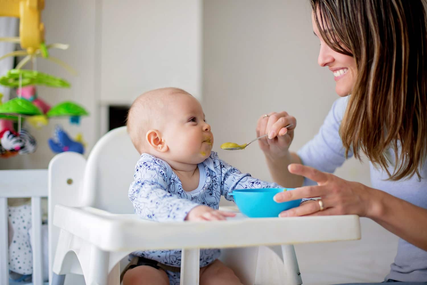 Γιατί δεν τρώει το μωρό μου; Πώς να του μάθετε να τρώει τα πάντα